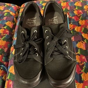 Dansko Veda Sneakers/Clogs/Oxfords size 39 EU/8.5.  Color Black.